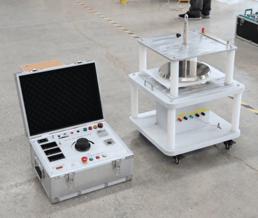 絕緣子芯棒泄漏電流試驗裝置實物圖