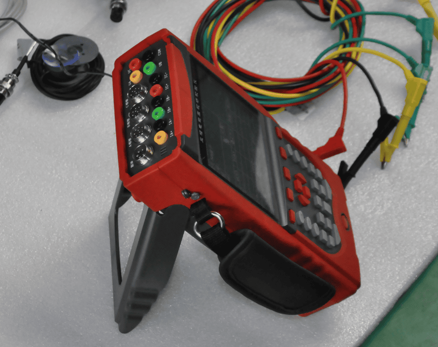 三相電能表現(xiàn)場校驗(yàn)儀實(shí)物圖