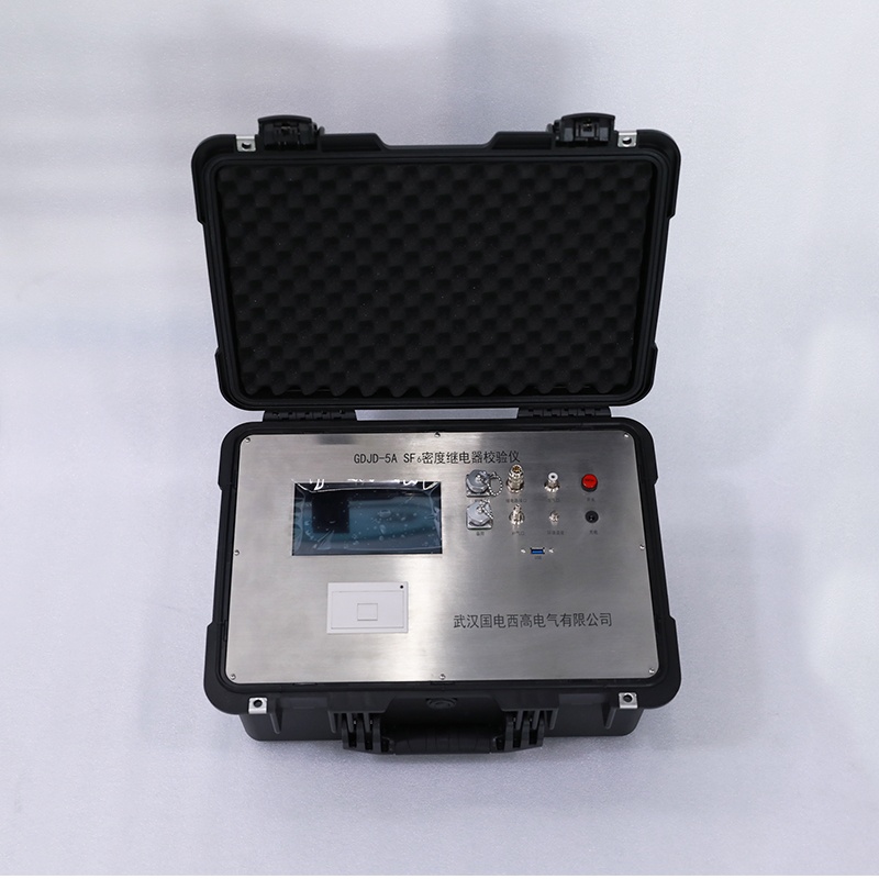 SF6氣體密度繼電器全自動校驗儀實物圖